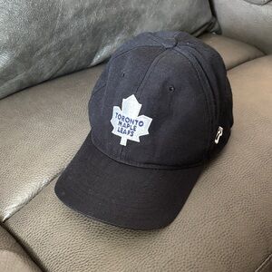 Women’s  Black Cap with Toronto Maple Leafs Logo